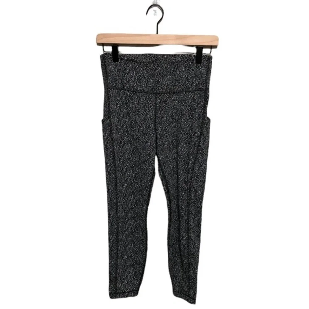 Athleta Ultimate Stash Pocket Textured 7/8 Tight - Picture 3 of 9
